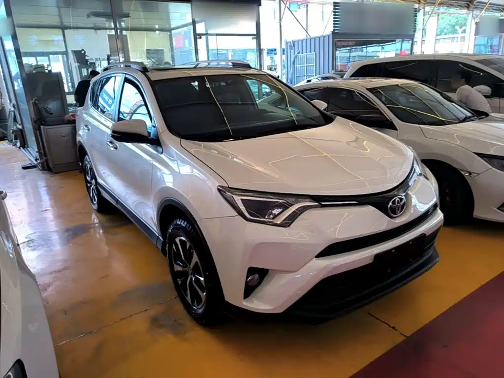 Toyota RAV4 2018 — фото 4