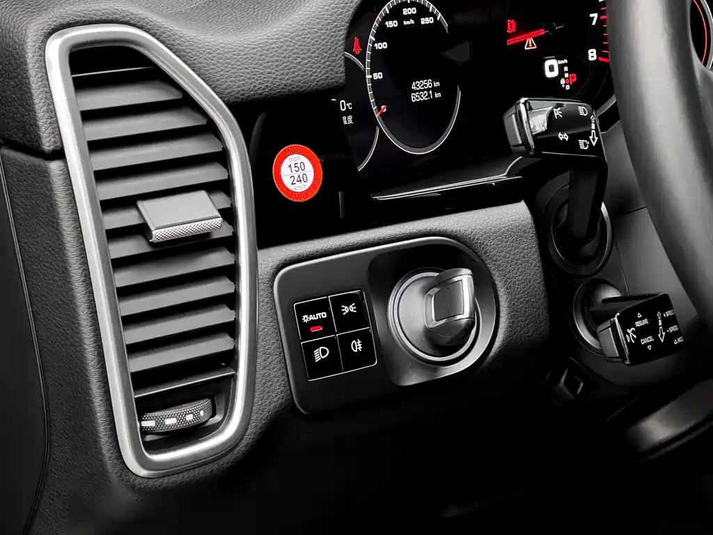 Porsche Cayenne 2018 — фото 13