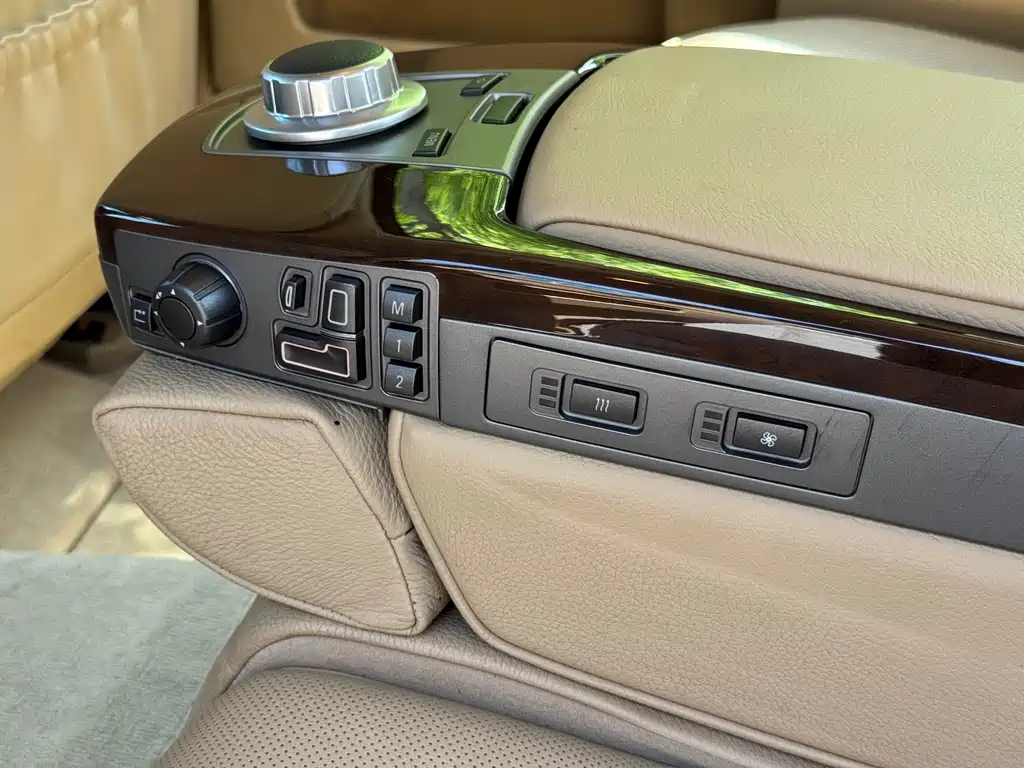BMW 7 Series 2008 — фото 19