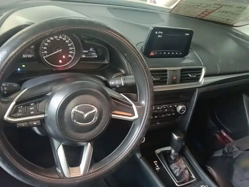 Mazda 3 Axela 2017 — фото 10
