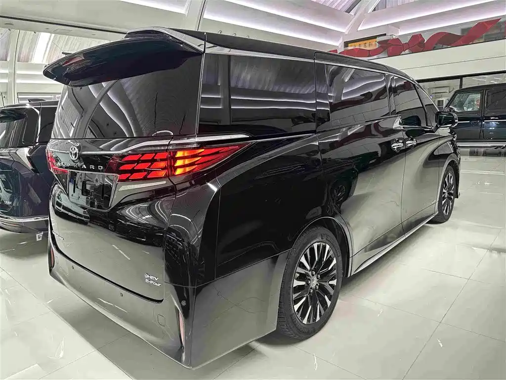 Toyota Alphard 2025 — фото 18