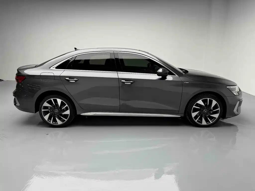Audi A3 2023 — фото 12