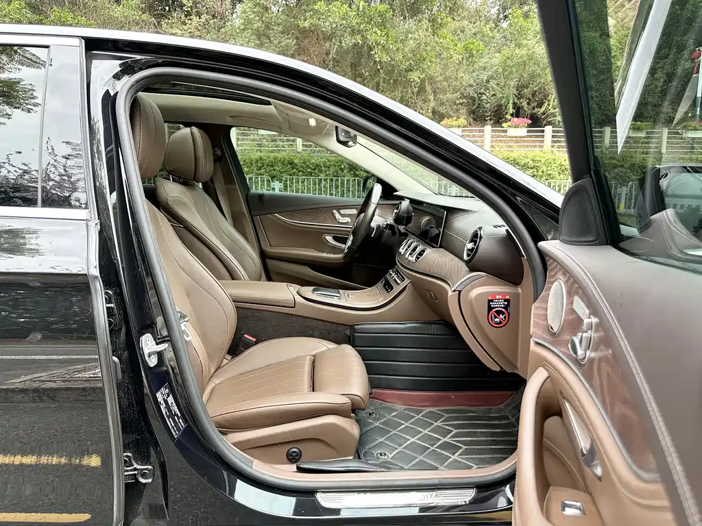 Mercedes-Benz E-Class 2022 — фото 9