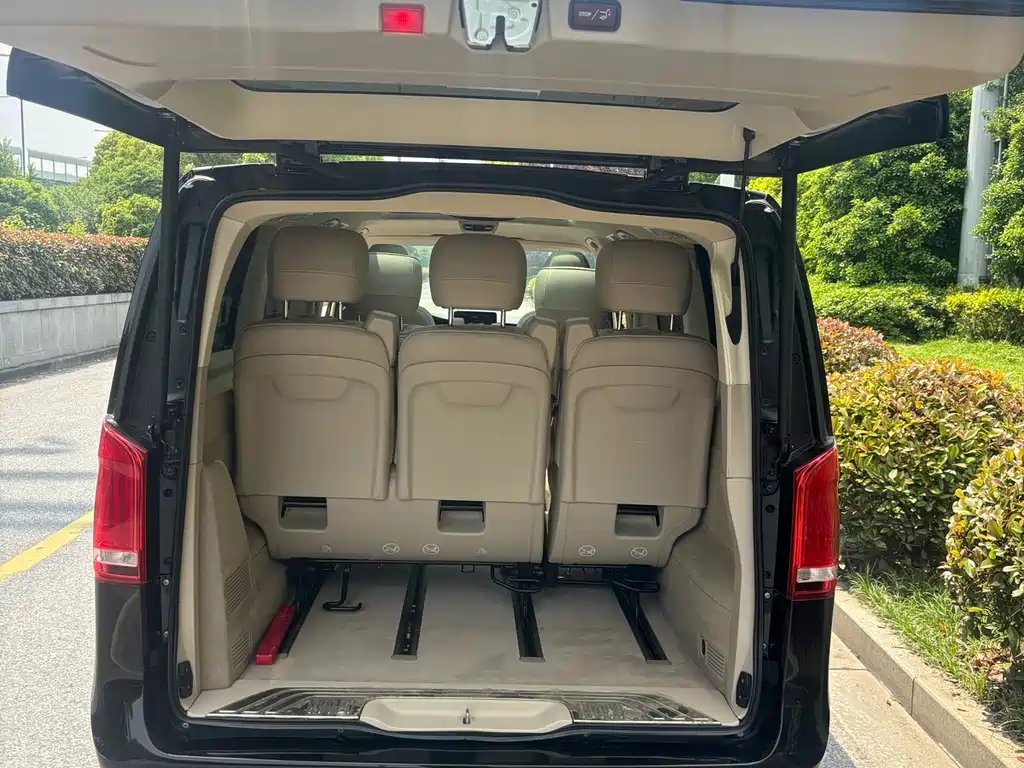Mercedes-Benz V-Class 2018 — фото 15