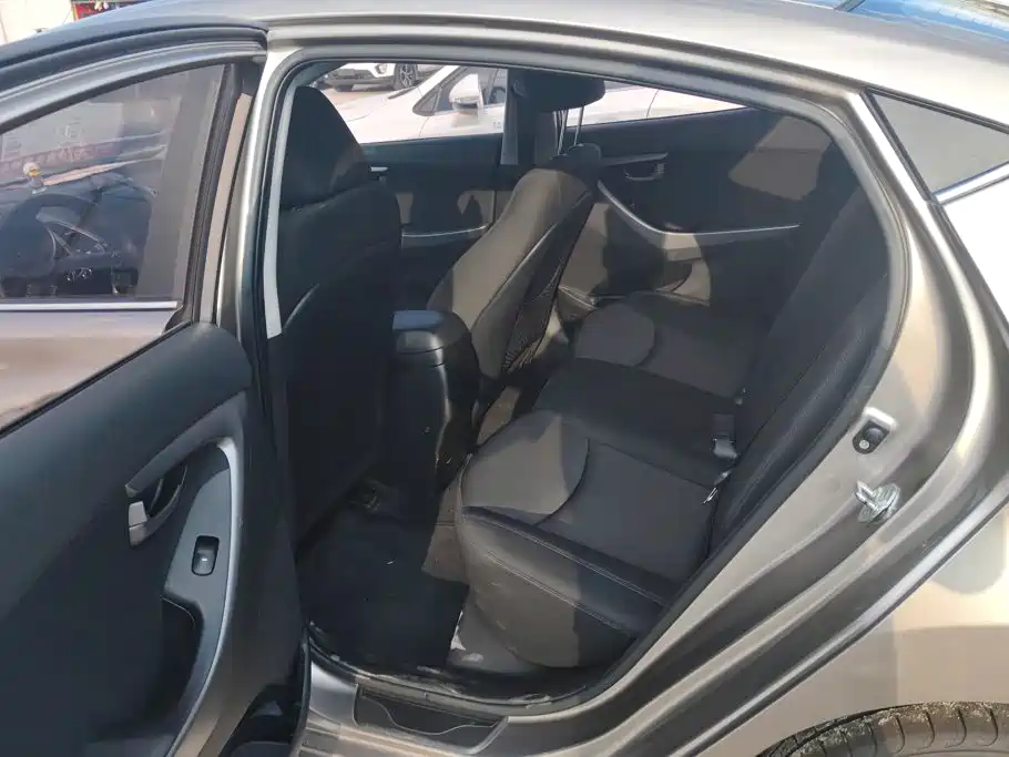 Hyundai Elantra Langdong 2016 — фото 11