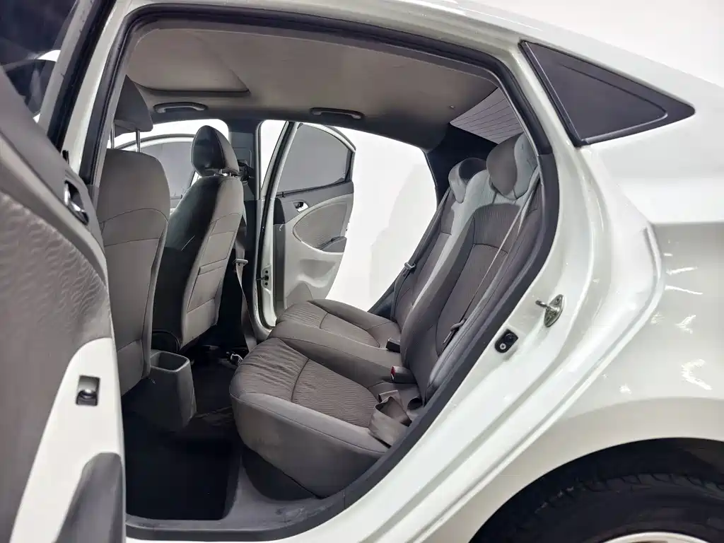 Hyundai Accent 2013 — фото 13