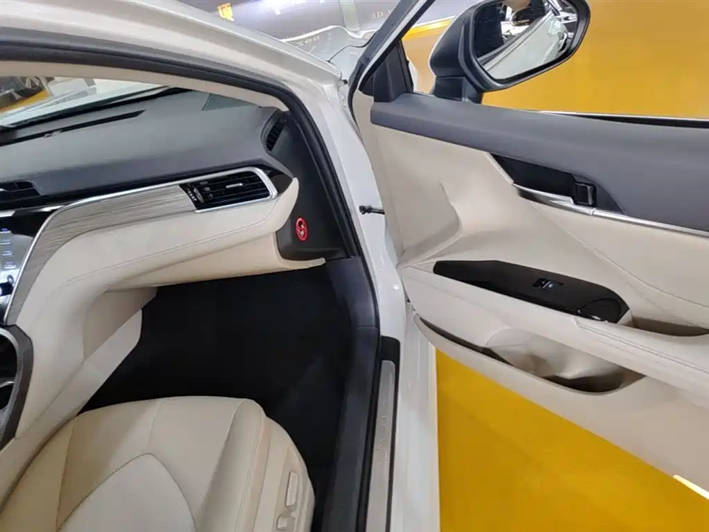 Toyota Camry 2018 — фото 11
