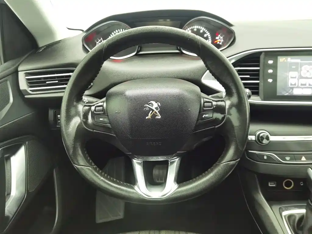 Peugeot 308S 2017 — фото 11