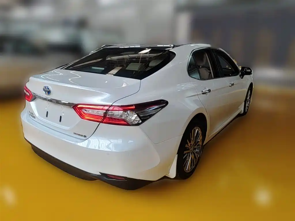Toyota Camry 2018 — фото 12