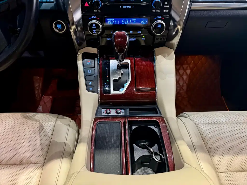 Toyota Alphard 2017 — фото 11