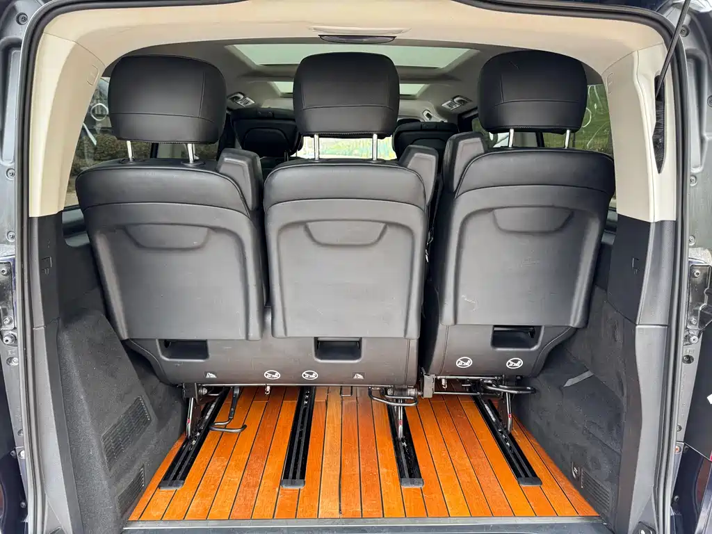 Mercedes-Benz V-Class 2018 — фото 12