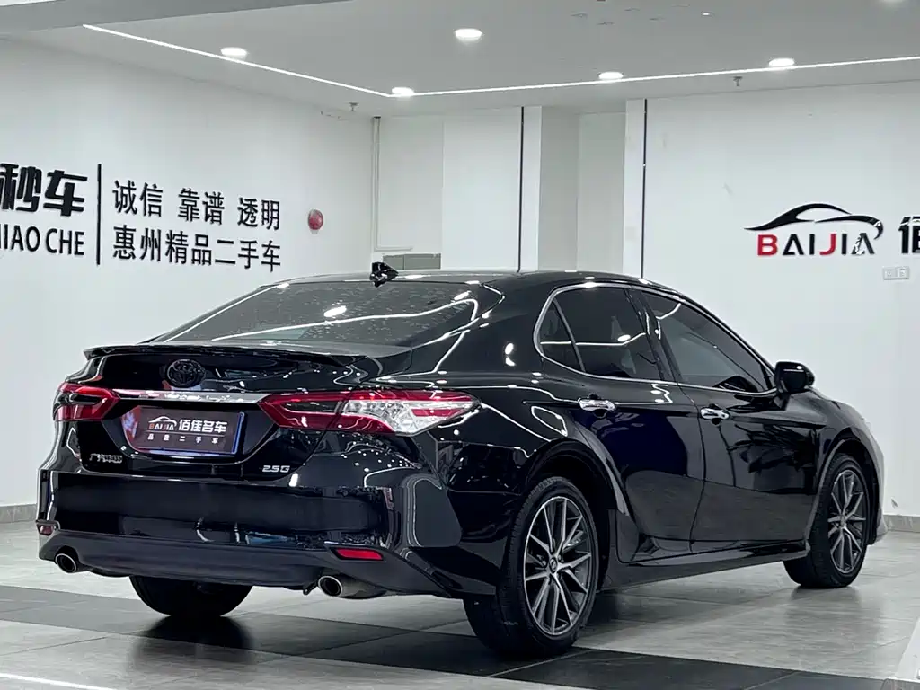 Toyota Camry 2023 — фото 5