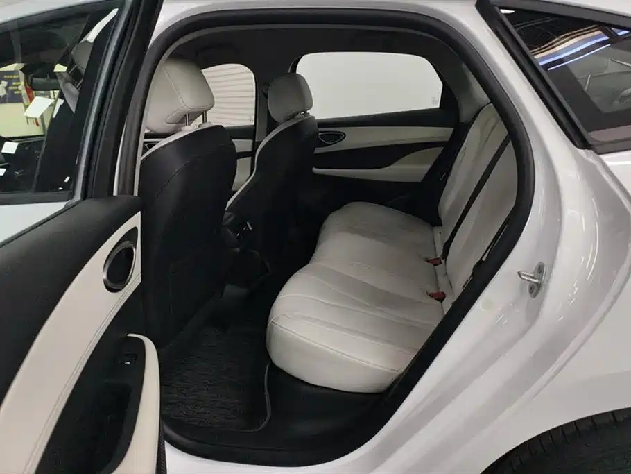 BYD Seal 05 DM-i 2025 — фото 11