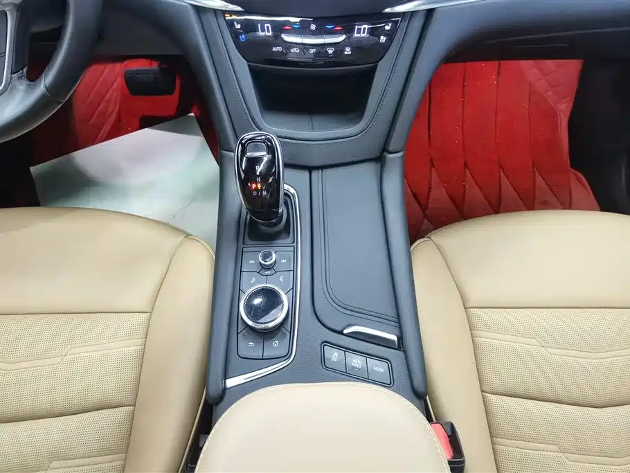 Cadillac XT5 2022 — фото 16