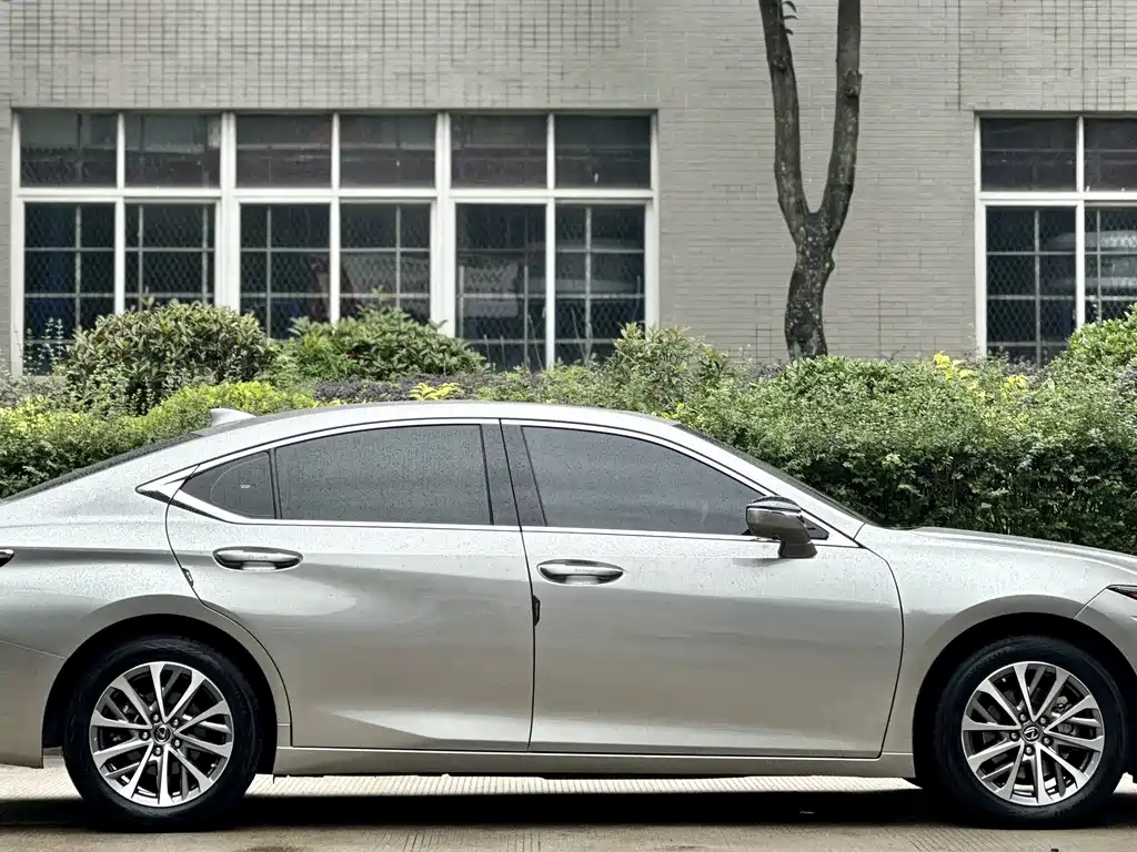 Lexus ES 2022 — фото 5