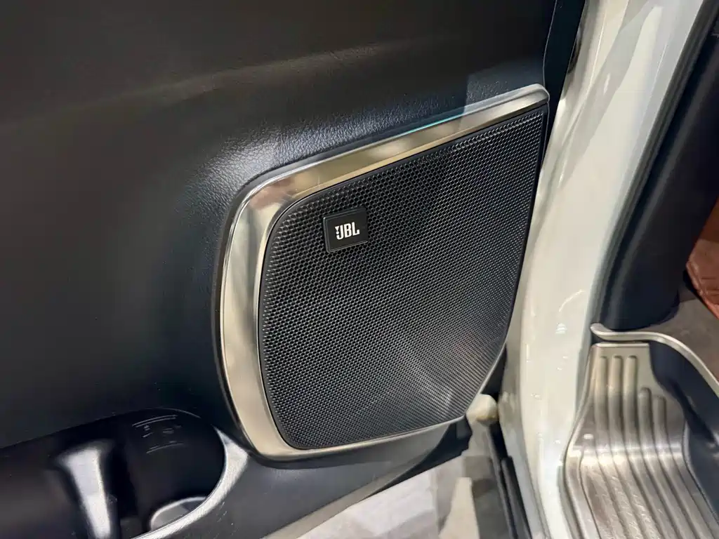Toyota Alphard 2017 — фото 12