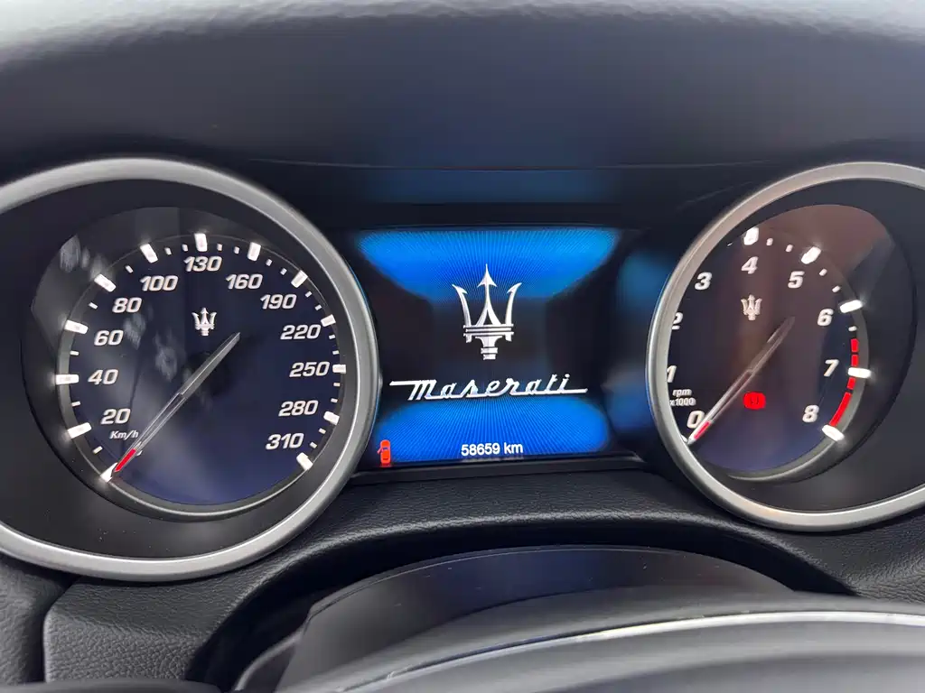 Maserati Ghibli 2017 — фото 10