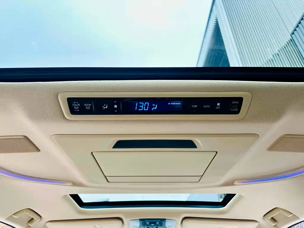 Toyota Alphard 2019 — фото 15