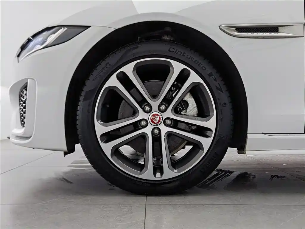 Jaguar XEL 2023 — фото 17