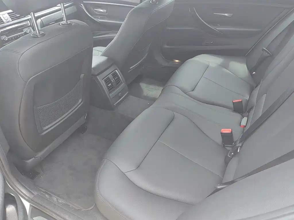 BMW 3 Series 2017 — фото 10