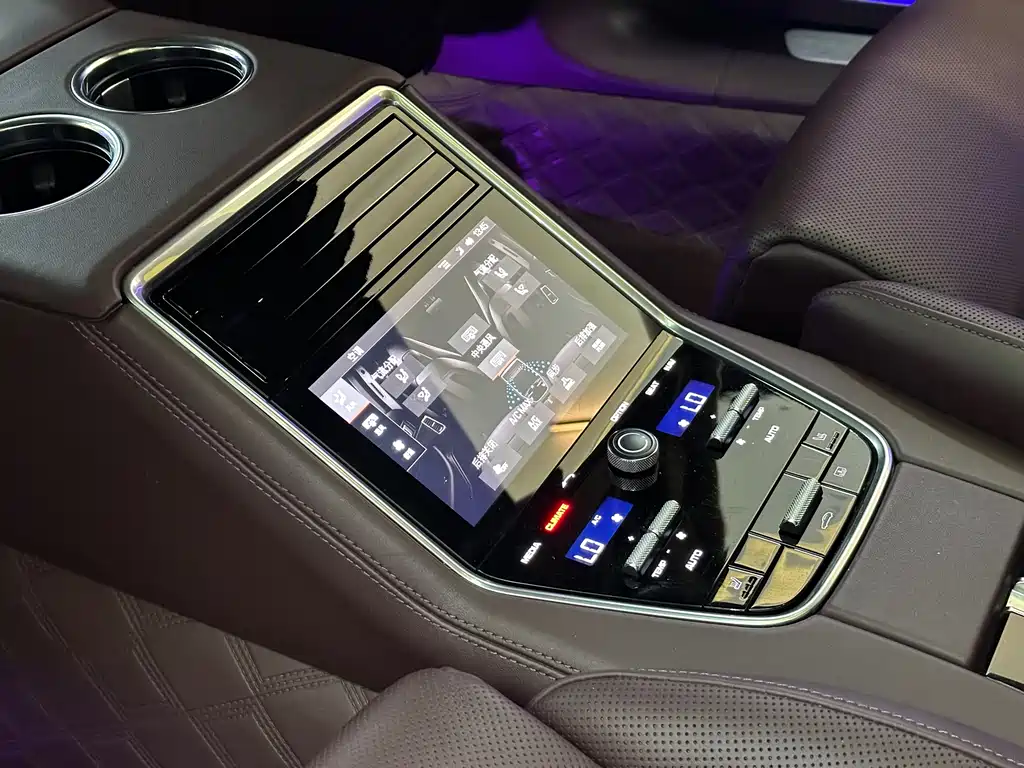 Porsche Panamera 2018 — фото 13