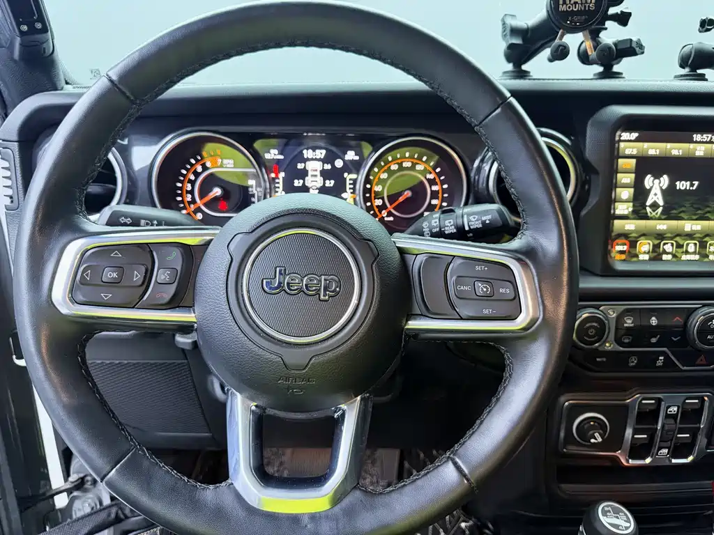 Jeep Wrangler 2022 — фото 18