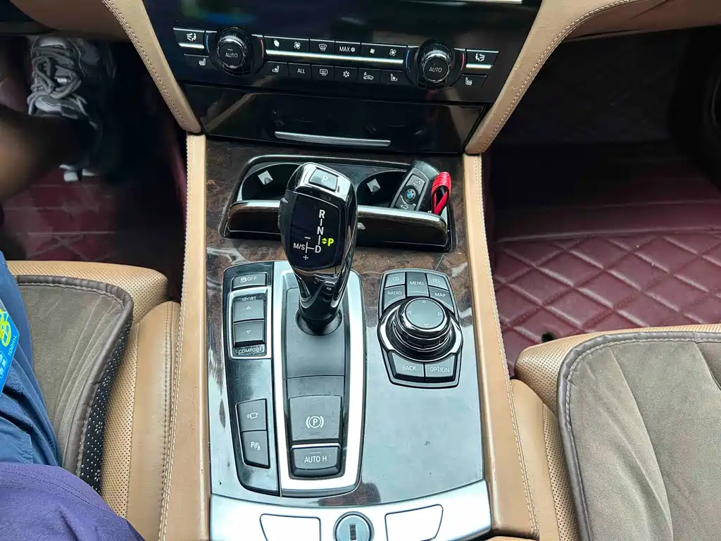 BMW 7 Series 2013 — фото 11