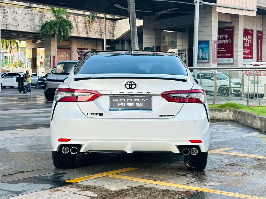 Toyota Camry 2023 — фото 5