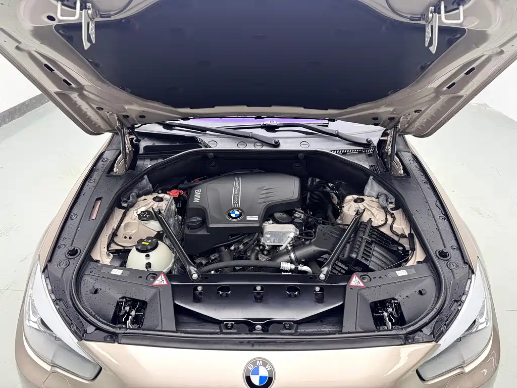 BMW 5 Series GT 2014 — фото 8