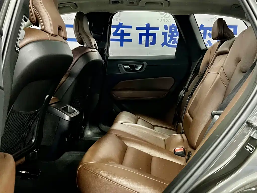 Volvo XC60 2020 — фото 12