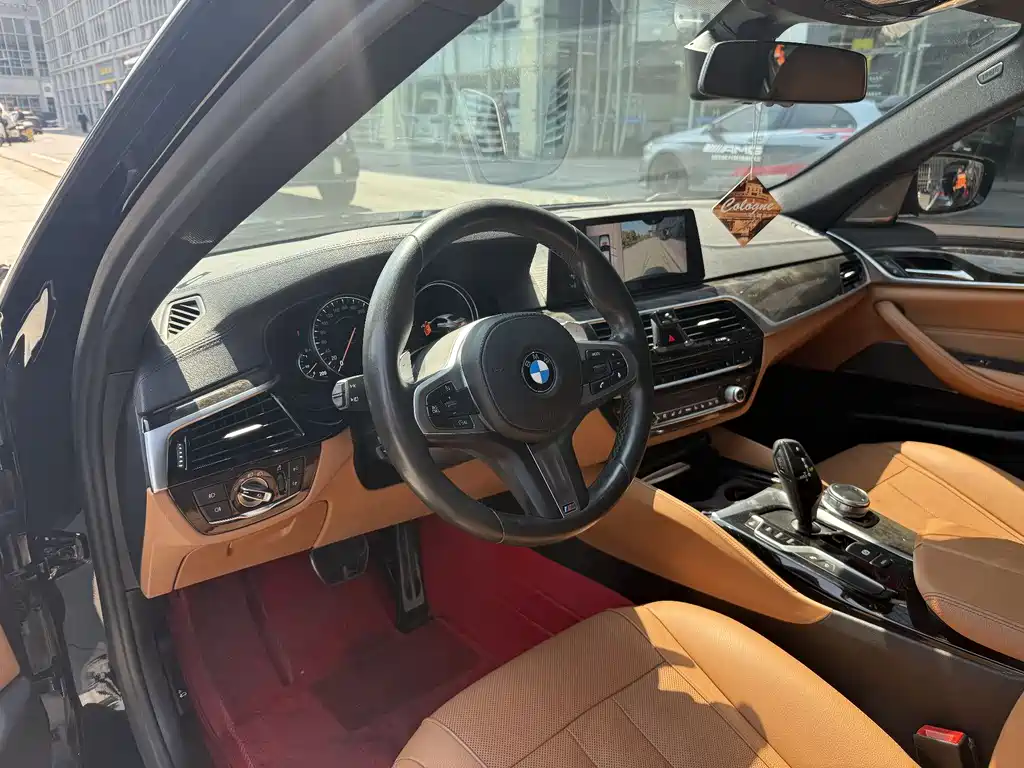 BMW 5 Series 2018 — фото 8