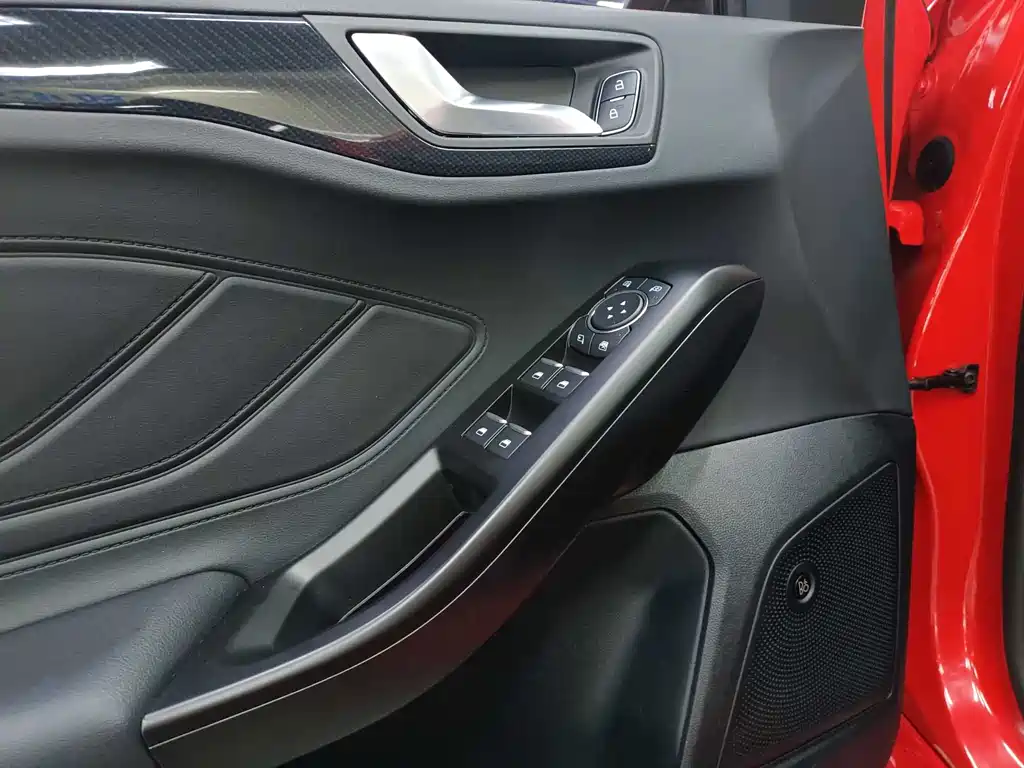 Ford Focus 2020 — фото 11