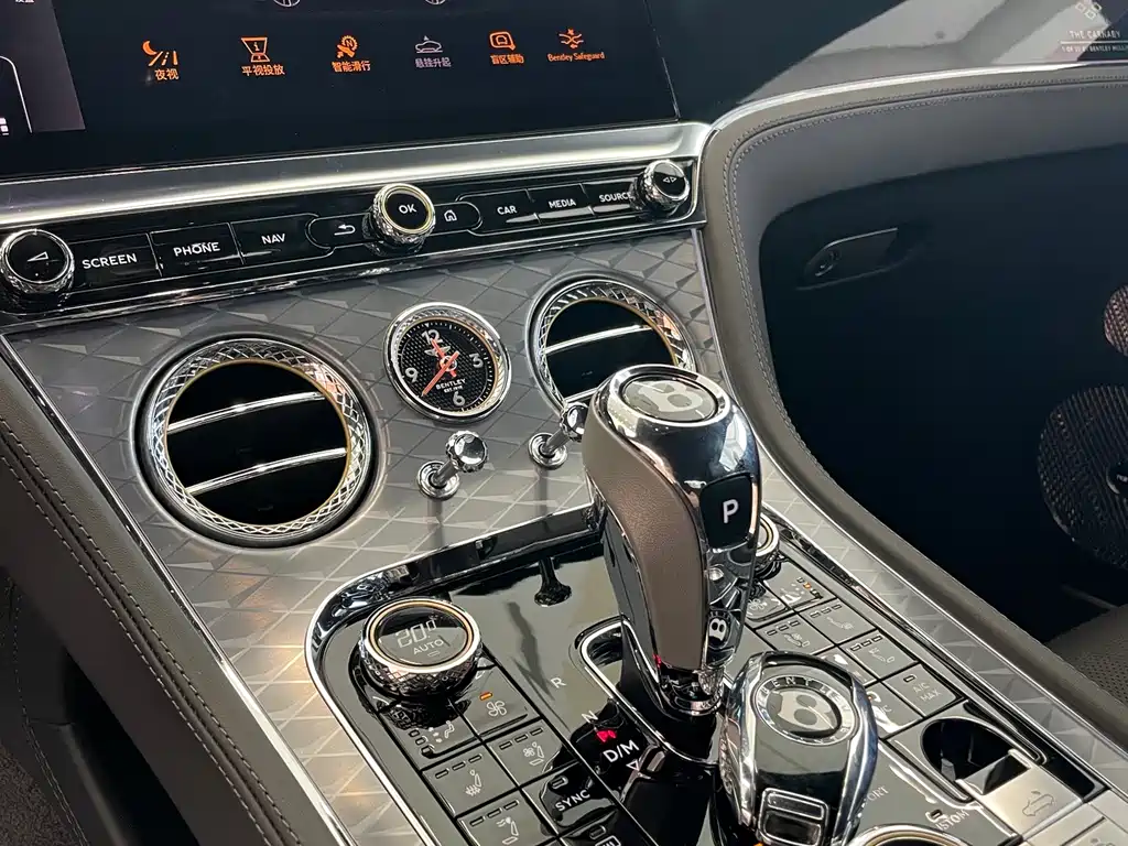 Bentley Continental 2023 — фото 17