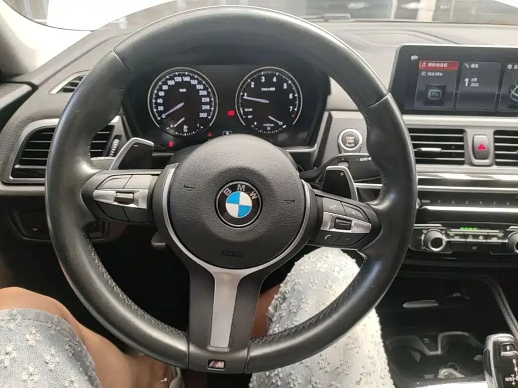 BMW 1 Series 2020 — фото 11