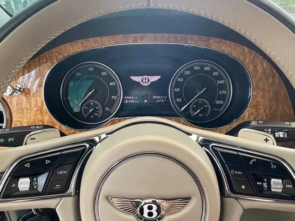 Bentley Bentayga 2020 — фото 7