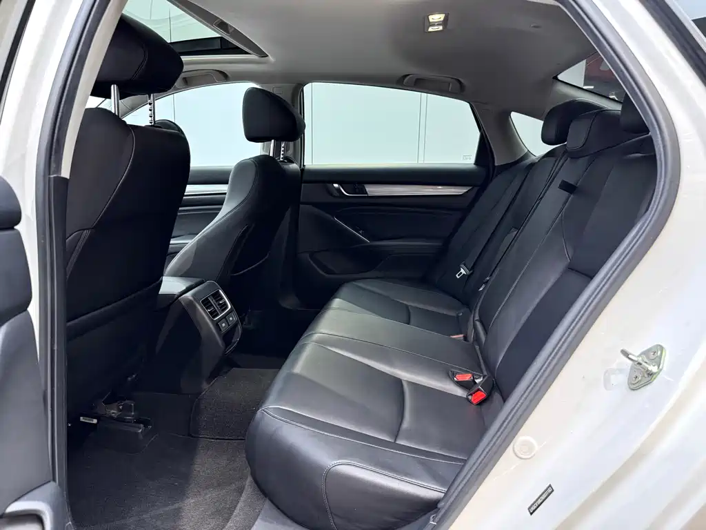 Honda Accord 2022 — фото 10