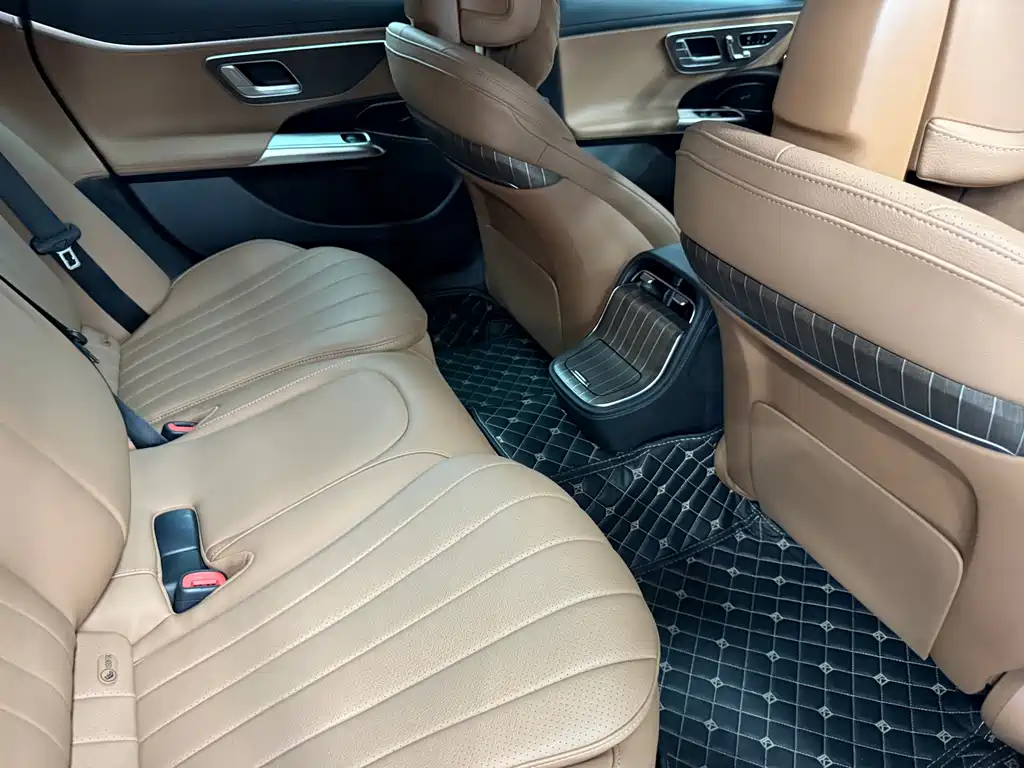 Mercedes-Benz E-Class 2025 — фото 16
