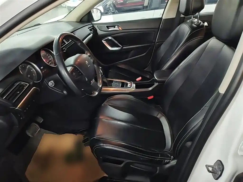 Peugeot 408 2014 — фото 15