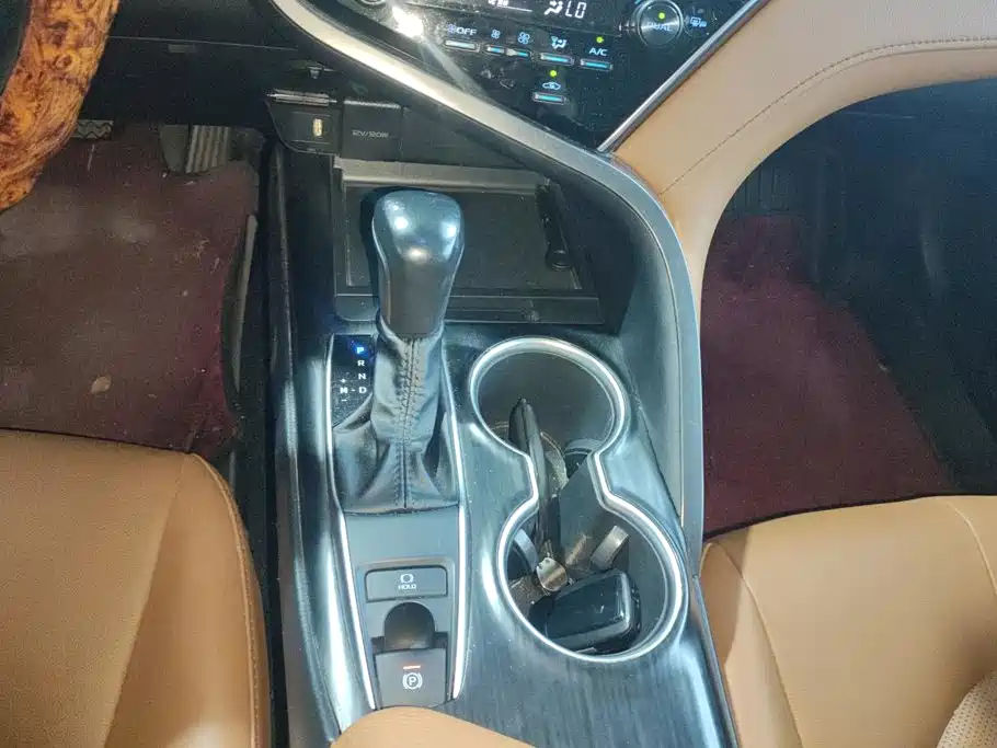 Toyota Camry 2022 — фото 16