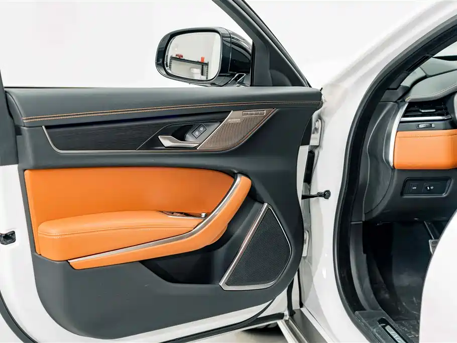 Jaguar XFL 2024 — фото 18