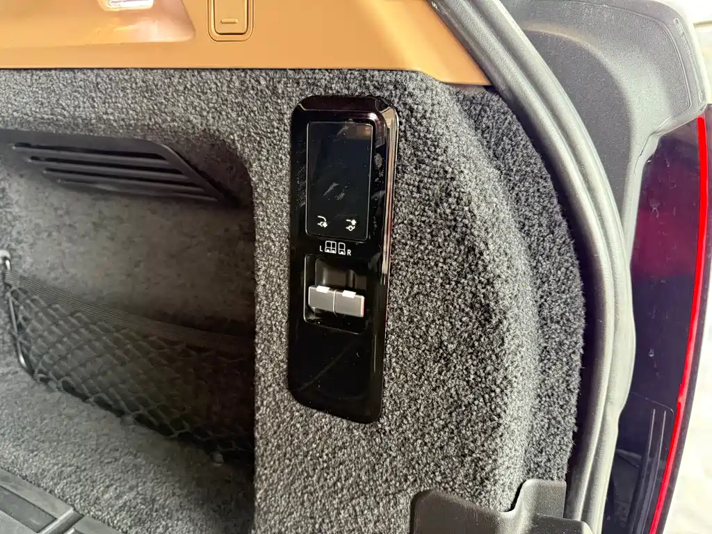Land Rover Range Rover 2023 — фото 19