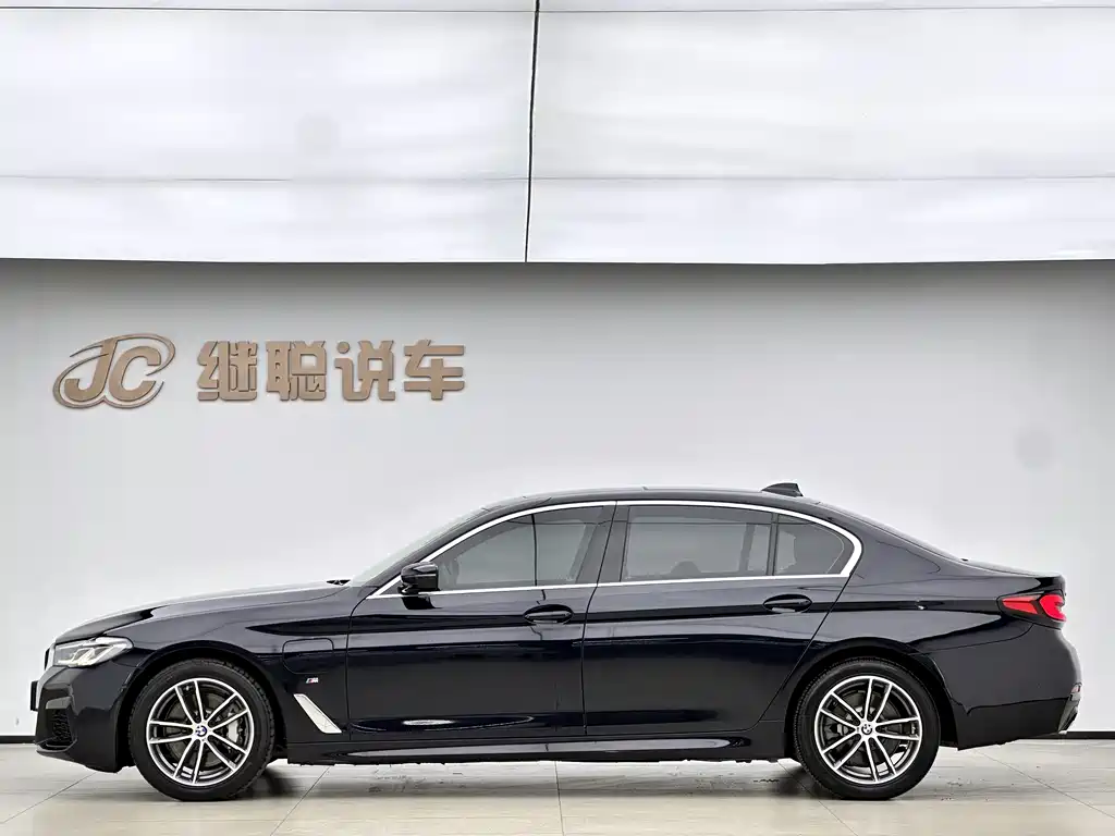 BMW 5 Series New Energy 2021 — фото 15