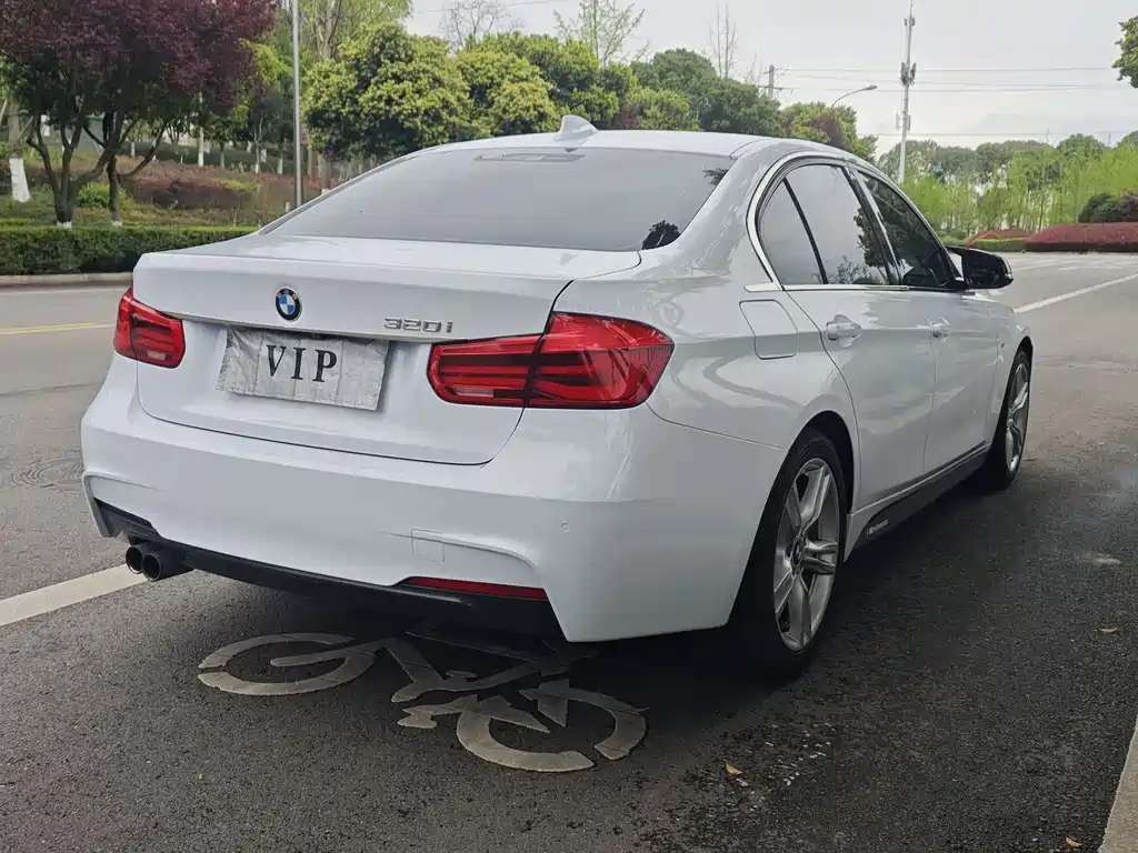 BMW 3 Series 2017 — фото 12