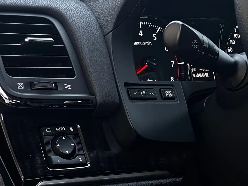 Toyota Crown 2016 — фото 10