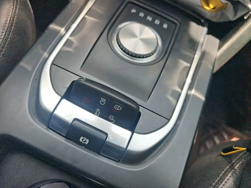 Land Rover Discovery Sport 2018 — фото 12