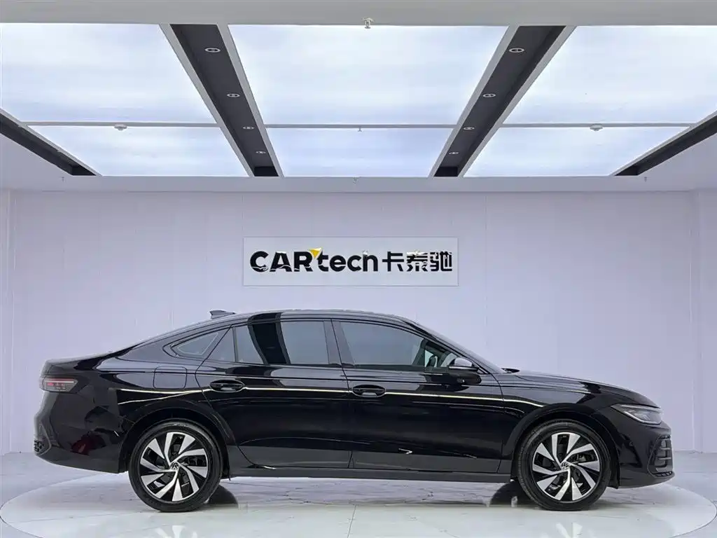 Volkswagen Passat 2025