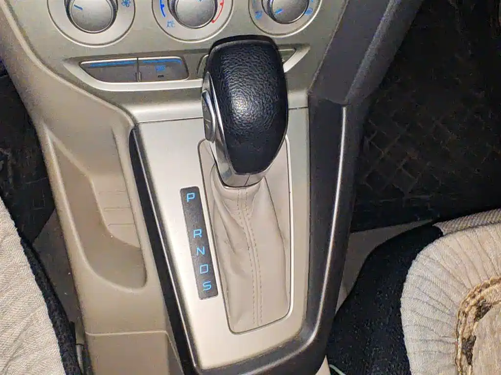 Ford Focus 2015 — фото 10