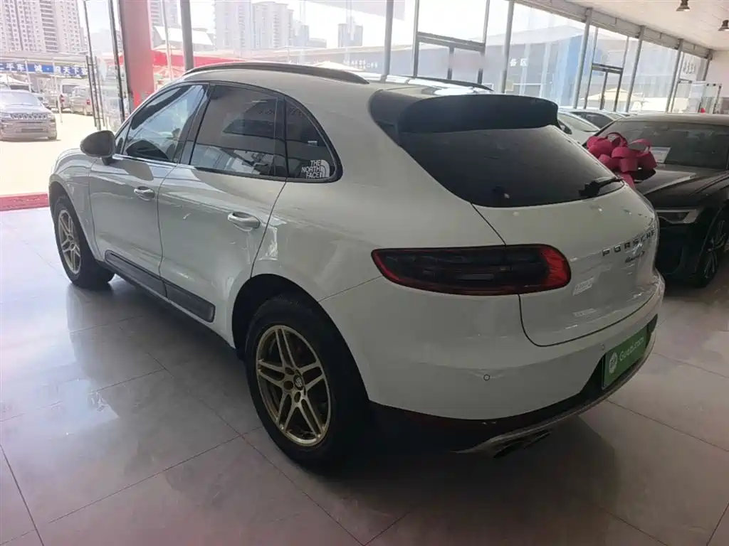 Porsche Macan 2017 — фото 23