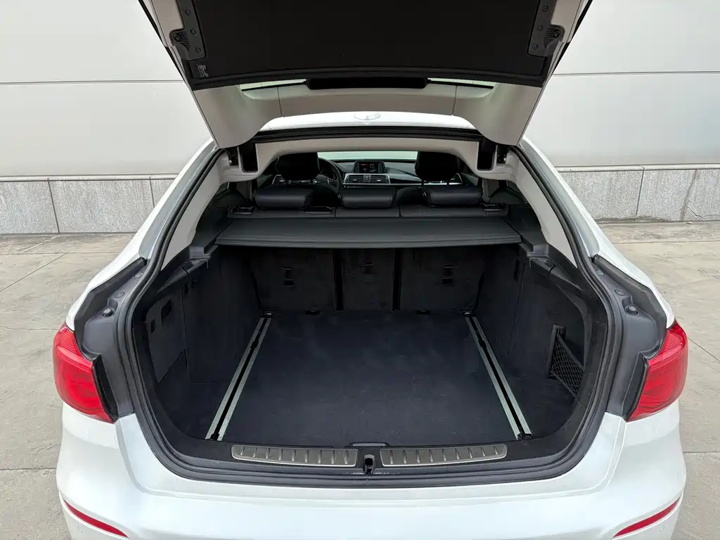BMW 3 Series GT 2018 — фото 16