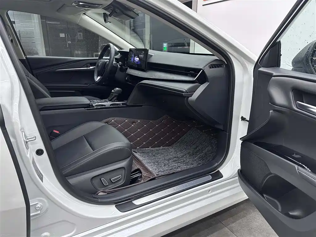 Toyota Camry 2024 — фото 14